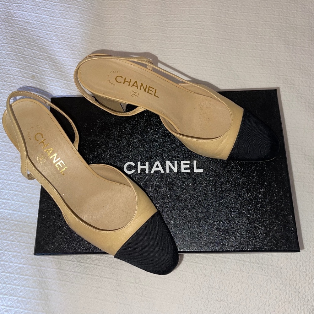 CHANEL Goatskin Grosgrain Cap Toe CC Slingback Pumps 41 Beige Black